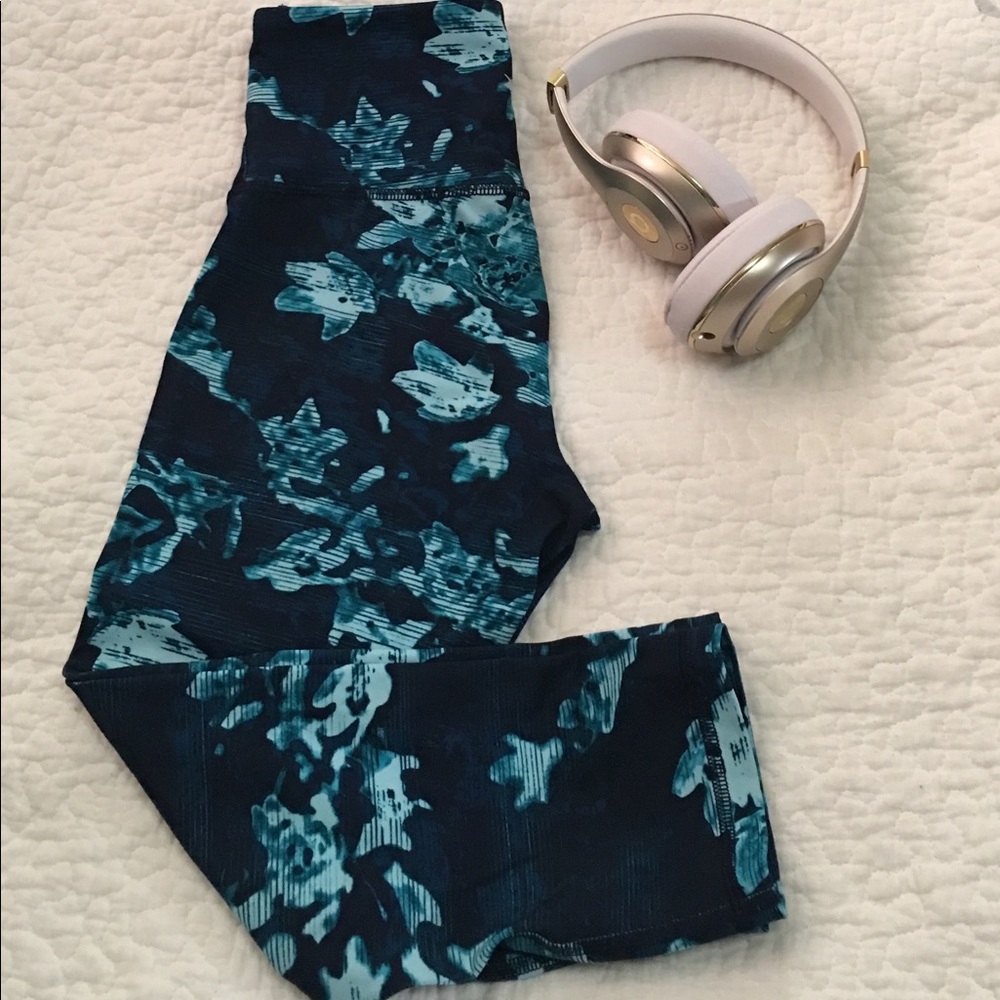 Old navy gym capri , never worn but no tags